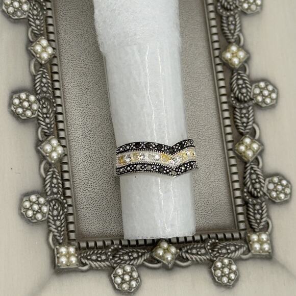 Silver and Quartz ''V'' Band Size 6. Good condition. Stamped LA - Picture 1 of 6